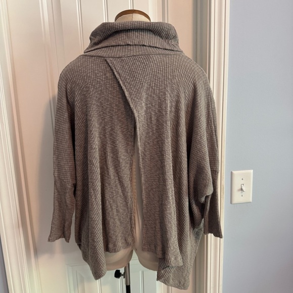 Free People Beach Small World Traveler Open Back Oversized Top ~ Boho Boxy - Picture 2 of 7